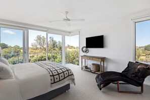 5 quartos, ferros/tábuas de passar roupa, Wi-Fi, roupa de cama