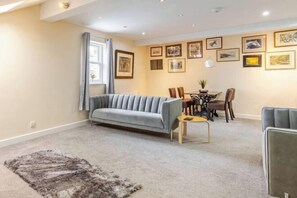Living area - Cosy Modern Flat, Cockermouth, Sleeps 4 (Cockermouth)