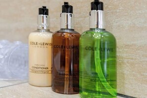 Bathroom amenities - Cosy Modern Flat, Cockermouth, Sleeps 4 (Cockermouth)