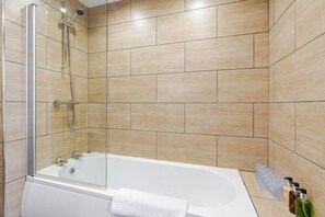 Room - Cosy Modern Flat, Cockermouth, Sleeps 4 (Cockermouth)
