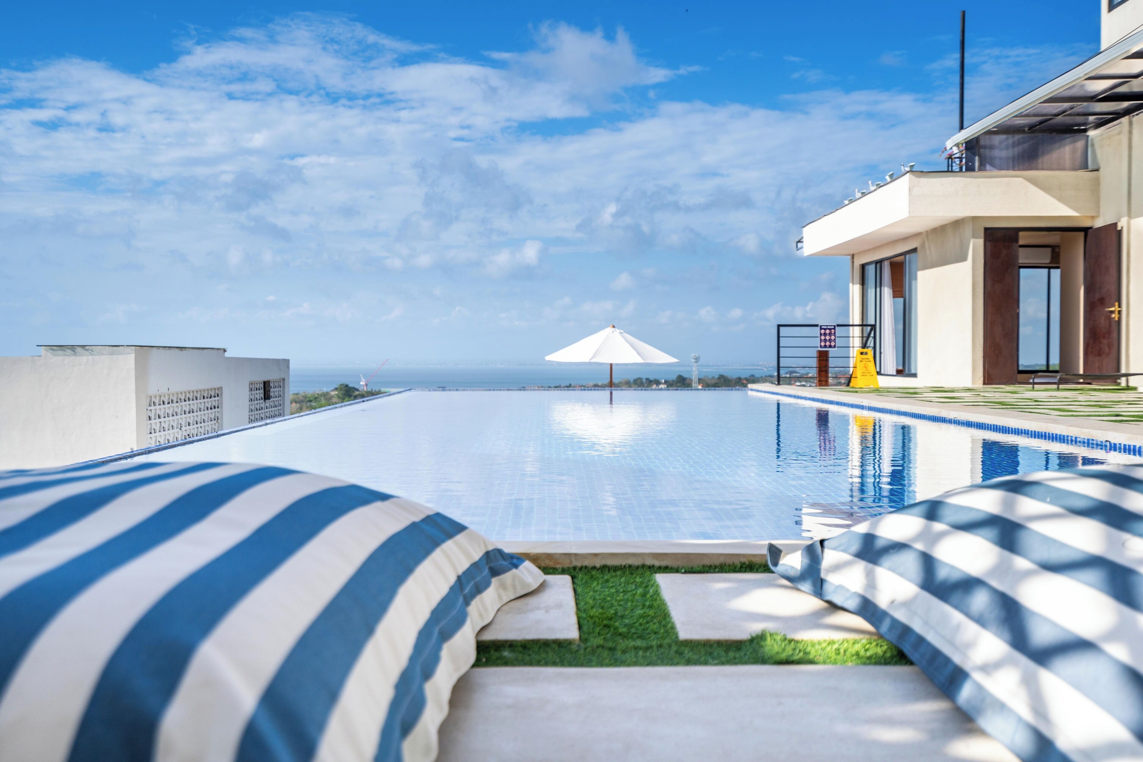 Outdoor pool, pool umbrellas, sun loungers