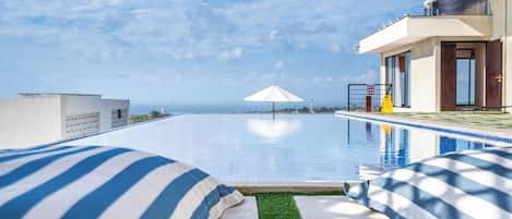 Outdoor pool, pool umbrellas, sun loungers