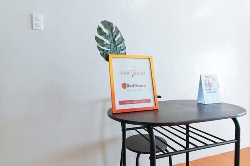 RedDoorz @ Wyns Hotel