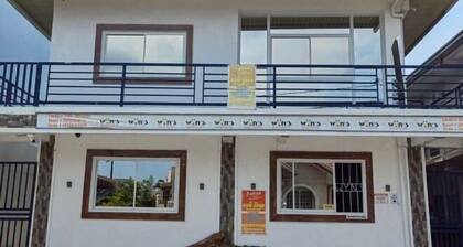 RedDoorz @ Wyns Hotel