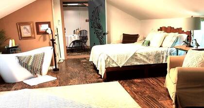 Pet Friendly Impressive Safari Tent with Hot-tub in Rainbow, California