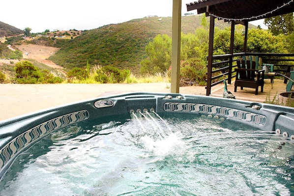Tina de hidromasaje al aire libre