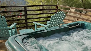 Bañera de hidromasaje al aire libre