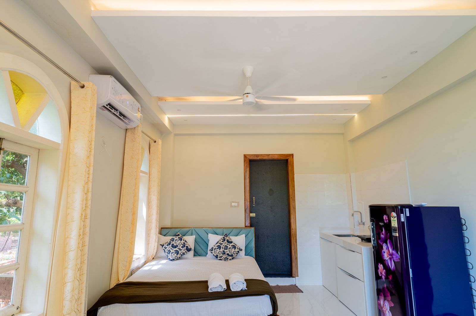 Estúdio | Escrivaninha, espaço de trabalho para notebook, Wi-Fi de cortesia