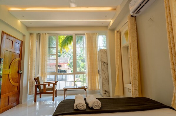 Estúdio | Escrivaninha, espaço de trabalho para notebook, Wi-Fi de cortesia