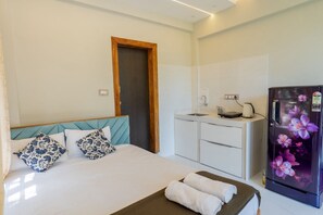 Estúdio | Escrivaninha, espaço de trabalho para notebook, Wi-Fi de cortesia