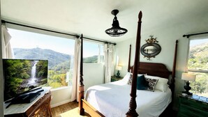 1 bedroom, iron/ironing board, WiFi, bed sheets - Pet Friendly Charming Cottage with Incredible Views and Hot-tub in Rainbow, California (Fallbrook)