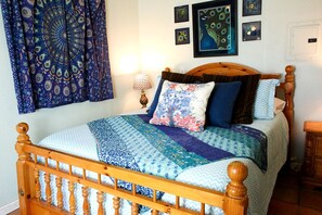 Iron/ironing board, travel crib, WiFi, bed sheets