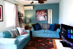 Een televisie, een dvd-speler en een filmbibliotheek