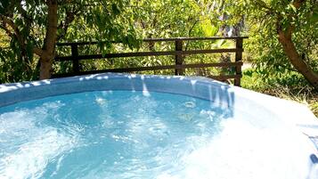 Baignoire à remous extérieure