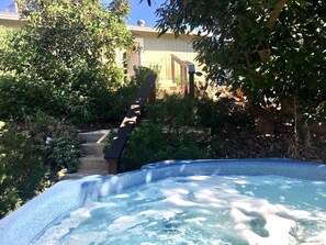 Outdoor spa tub - Pet Friendly Breathtaking Cottage with Great Views and Hot-tub in Rainbow, California (Fallbrook)