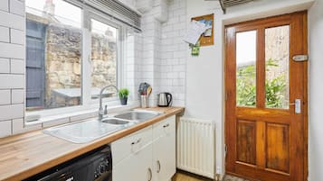 冰箱、微波炉、烤箱、炉灶