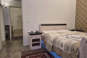 Room - E&E Apartments Free Parking / City Center LJ (Center District)