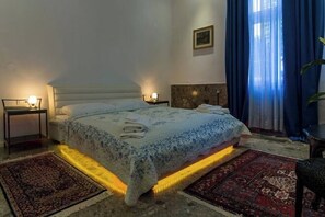 Room - E&E Apartments Free Parking / City Center LJ (Center District)