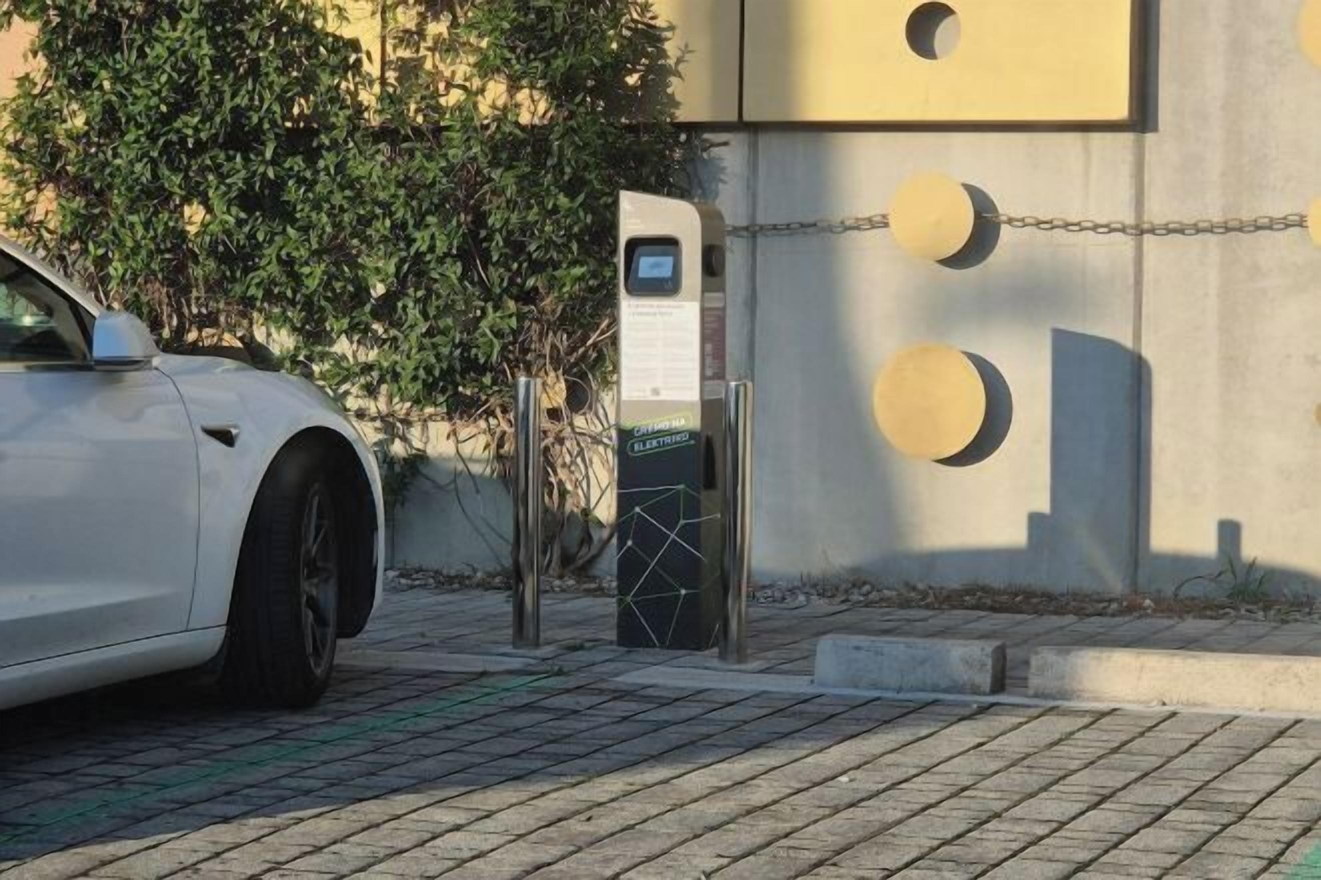 موقف سيارات (بتكلفة إضافية)