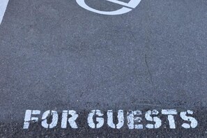 Exterior - E&E Apartments Free Parking / City Center LJ (Center District)