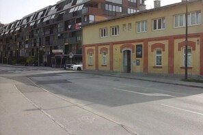 Interior - E&E Apartments Free Parking / City Center LJ (Center District)