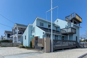 Exterior - SEA GLASS COTTAGE, OCEAN VIEWS, BEACH ACCESS, HANDICAP LIFT, CLEAN & CHARMING! (Avalon)