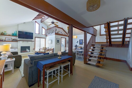 SEA GLASS COTTAGE, OCEAN VIEWS, BEACH ACCESS 1 MINUTE AWAY, HANDICAP FRIENDLY!
