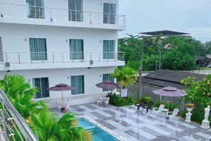 Outdoor pool - Sichon Residence (Sichon)
