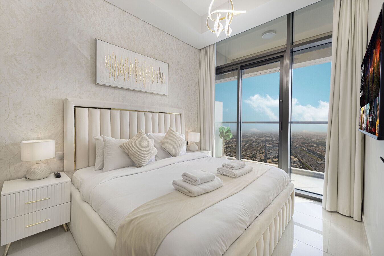 2 bedrooms, desk, iron/ironing board, WiFi