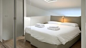 Unclassified image, 4 of 33, button - Boutique Apartment Florence “Diviso Due” (Florence)