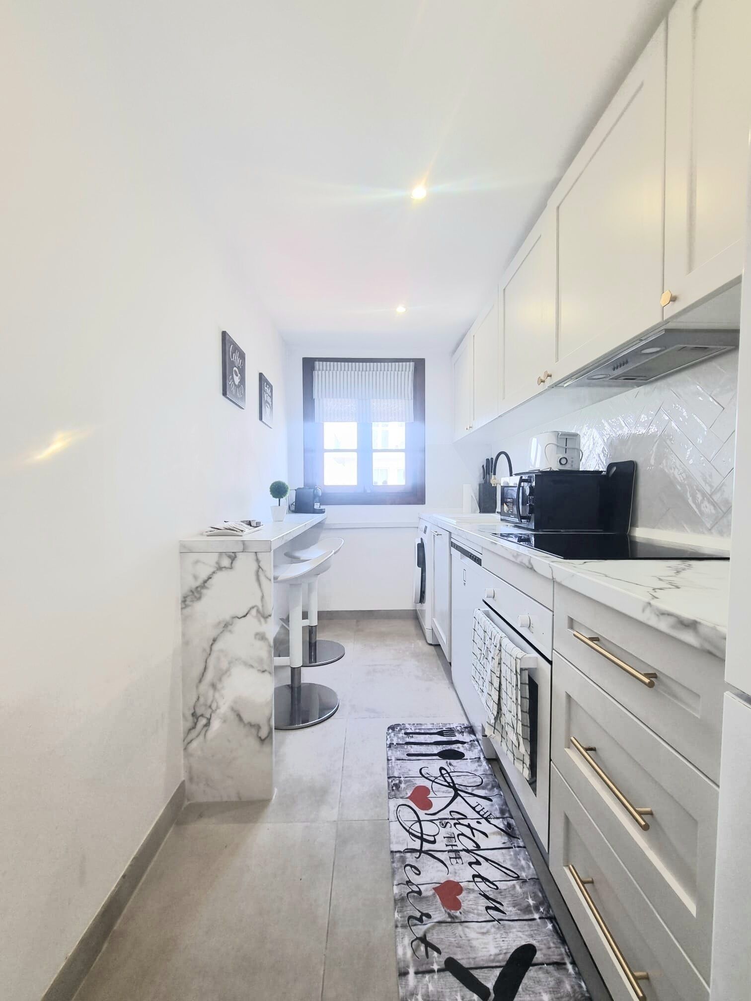 Frigorífic, microones, forn i placa de cuina 