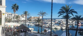 2 Bed Apt with Private Solarium Puerto Duquesa, close to beach