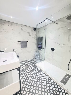 Shower, hair dryer, towels, soap