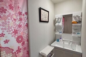 Unclassified image, 2 of 15, button - SAKURA(Direct access to Kansai Airport, 2 minutes from "Sakuranomiya" Station ) (Osaka)