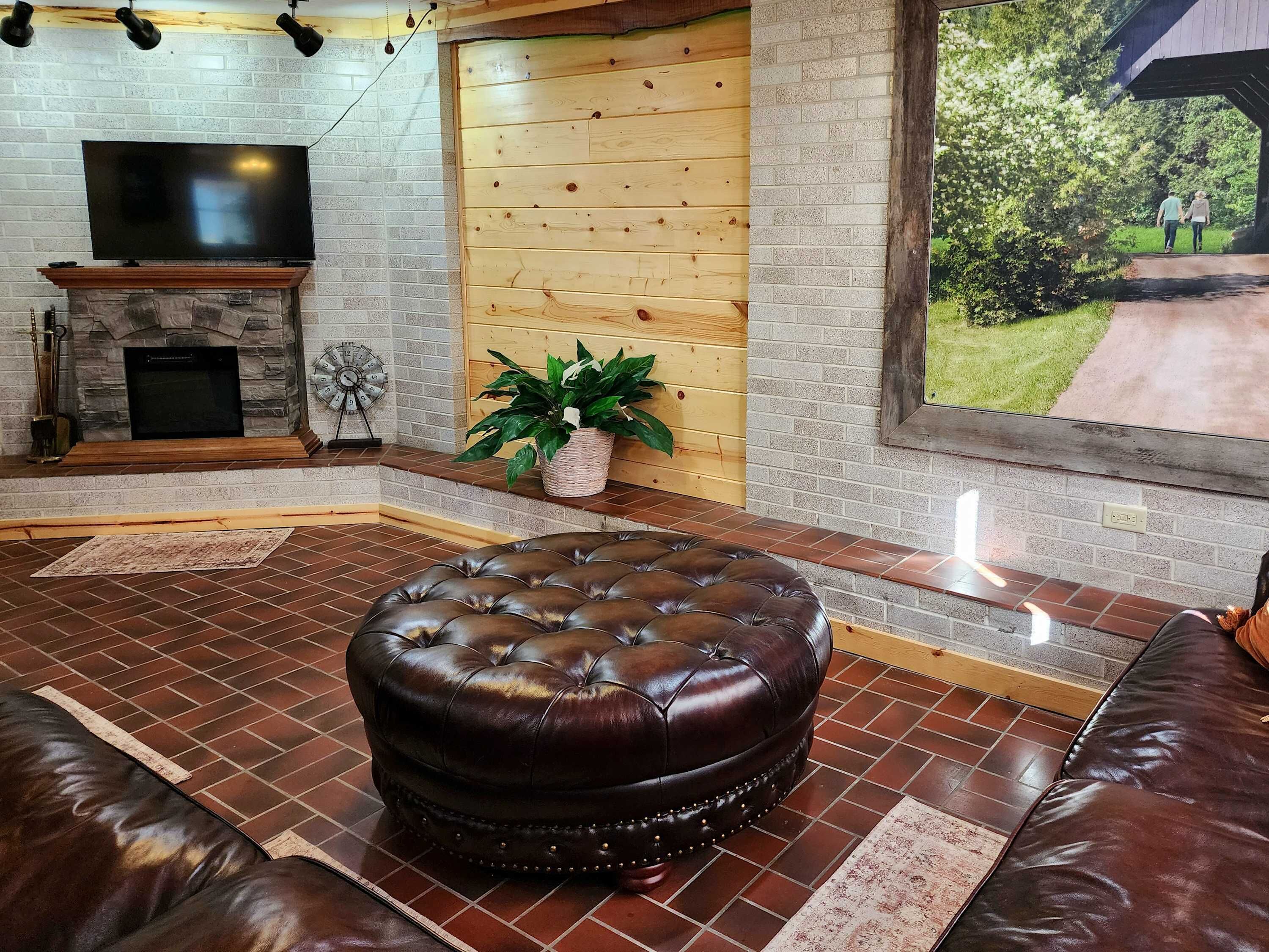 Televisión y oficina 