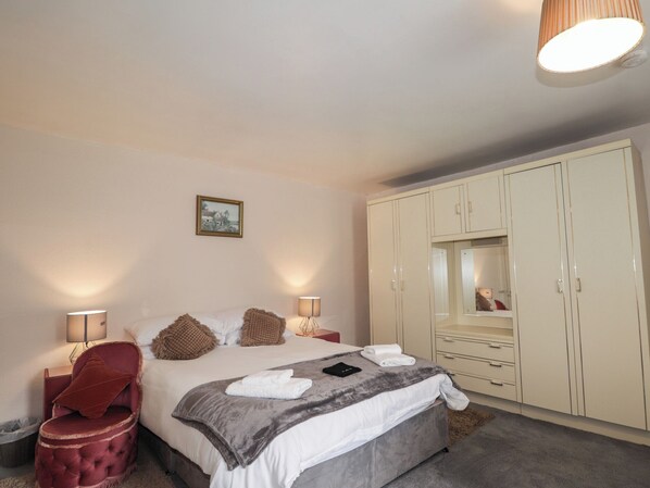 5 bedrooms, individually decorated, individually furnished, free WiFi