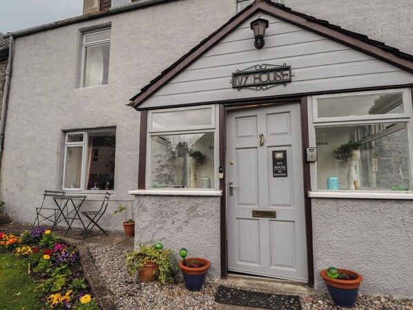 Exterior detail - Ivy House (Kingussie)