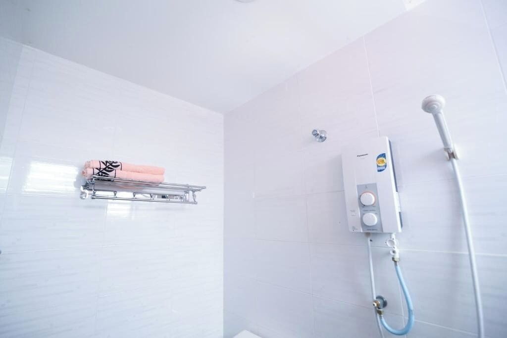 Classic Double Room | Bathroom | Shower, slippers, towels, soap