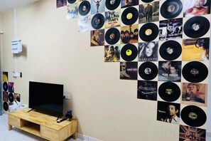 A wall with a collection of vinyl records and album covers. - Kulai 3B2R Indahpura Landed House Near JPO (Kulai)