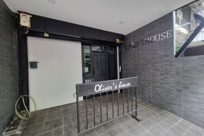 Exterior - Oliver's House in Kaset (Bangkok)