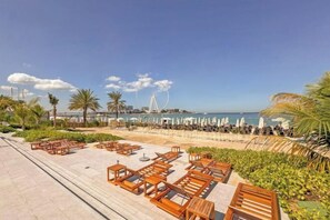 Beach towels - bnbme Panoramic Vws in JBR w/ 5-Star Amenities (Dubai)