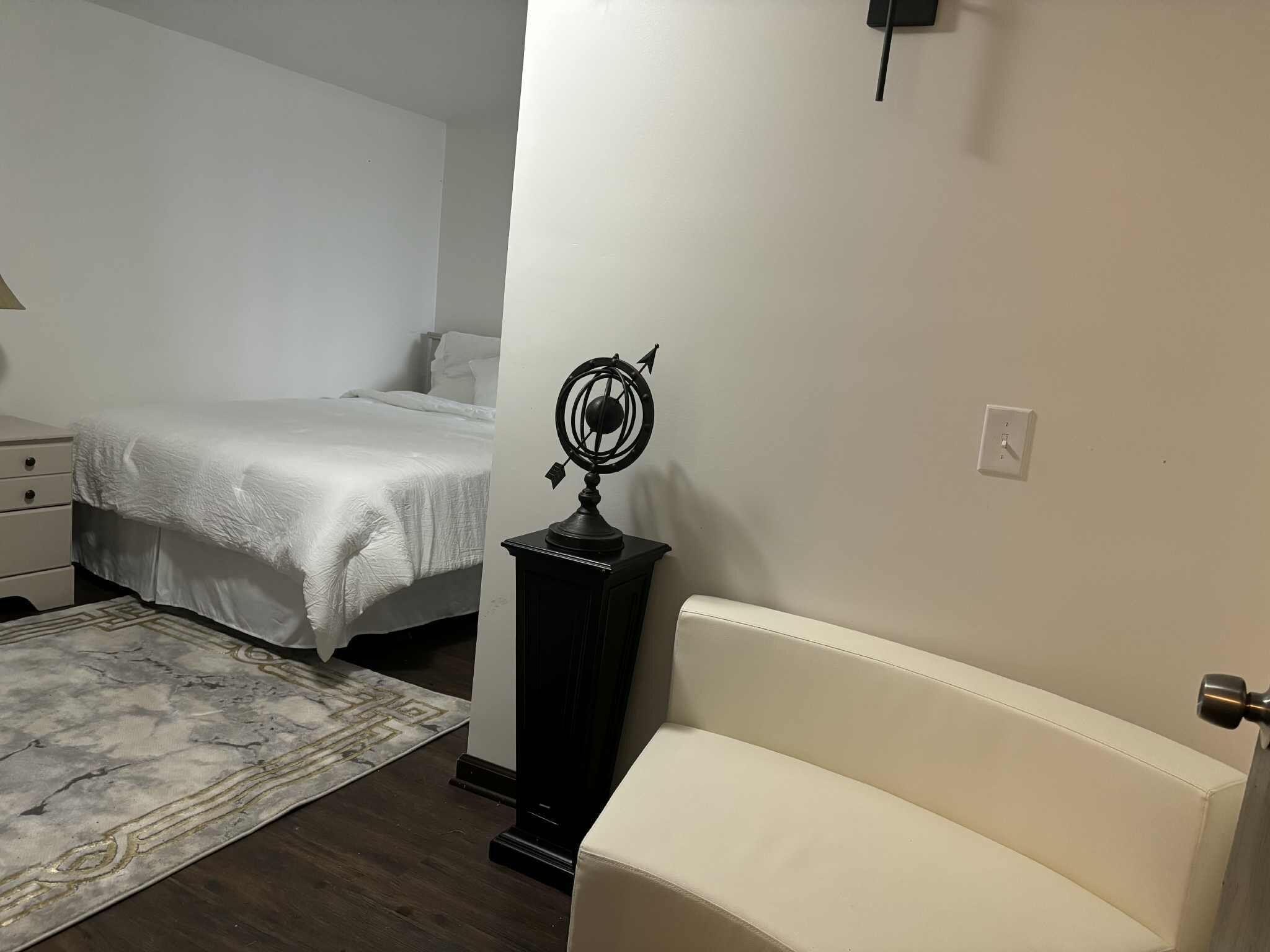 2 bedrooms, iron/ironing board, WiFi, bed sheets