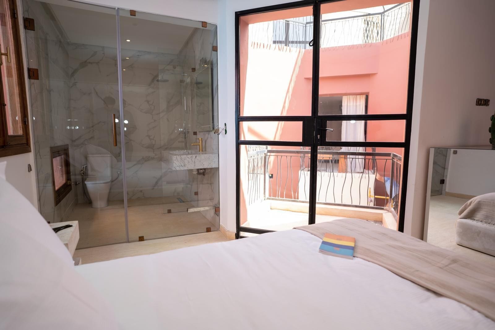 Deluxe Double Room | Bathroom | Hair dryer, towels, soap, shampoo