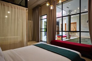 Luxury Suite | In-room safe, blackout drapes, free WiFi