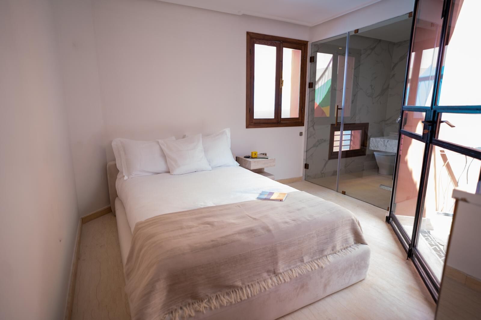 Kahden hengen classic-huone | Tallelokero huoneessa, pimennysverhot, ilmainen Wi-Fi