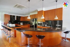 Room - 30P Luxurious Balinese Villa (Kajang)