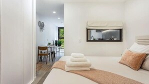 Unclassified image, 3 of 21, button - Sunny Retreat in Heart of CBD (Auckland)