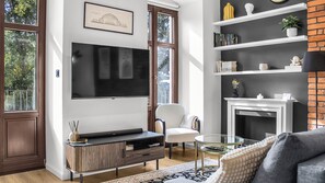 Apartment (4) | Living area | Flat-screen TV