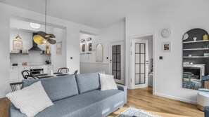 Apartment (4) | Wohnbereich | Flachbildfernseher
