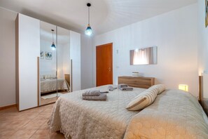 2 bedrooms, iron/ironing board, WiFi, bed sheets - Albachiara by the Sea, Villa with Spacious Veranda (Porto Torres)